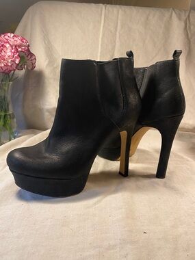 Vince Camuto VC Bailey Black Platform 5” High-Heel Ankle Boots